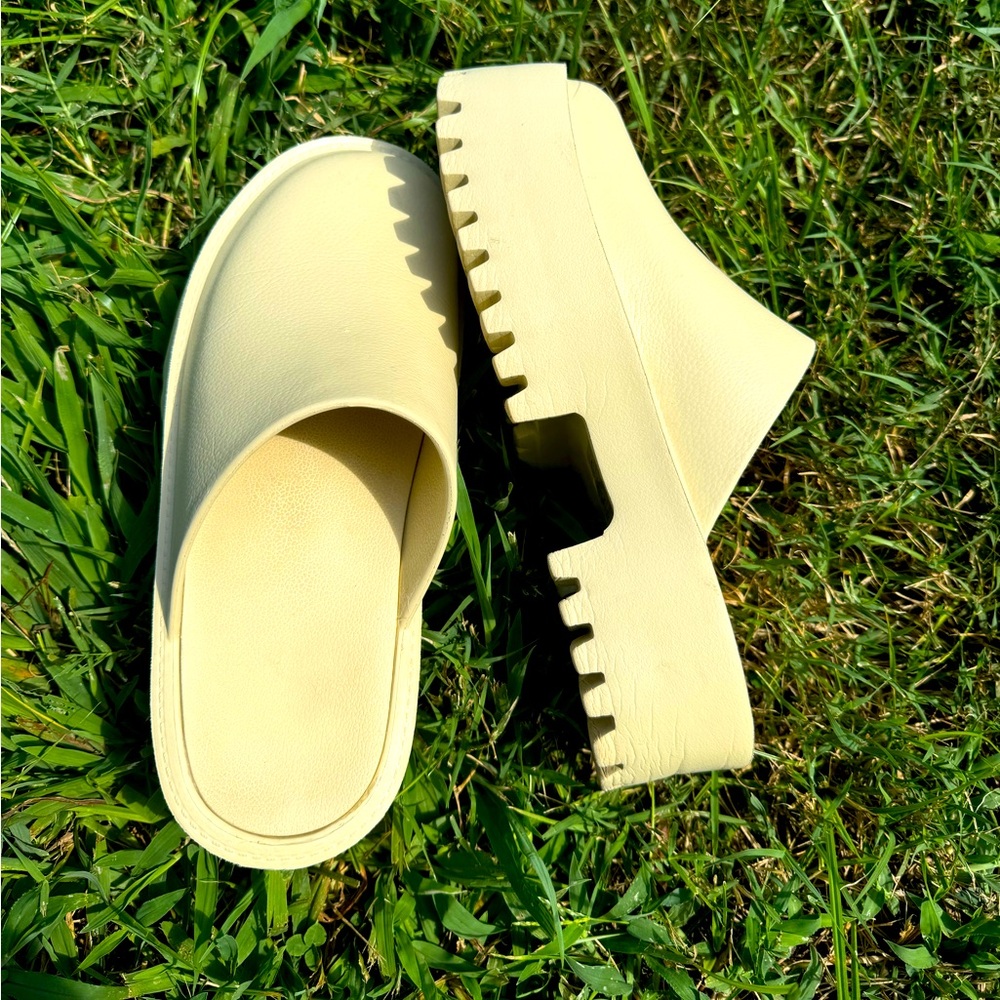 Tan Chunky Slide-on Clogs